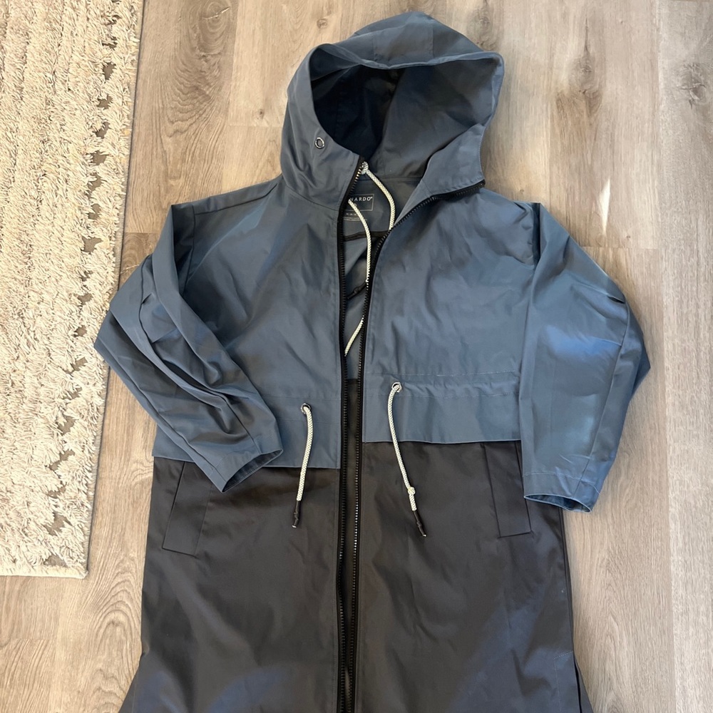 BERNARDO - Two-Tone Long Hooded Raincoat - 21841B089 - Size M